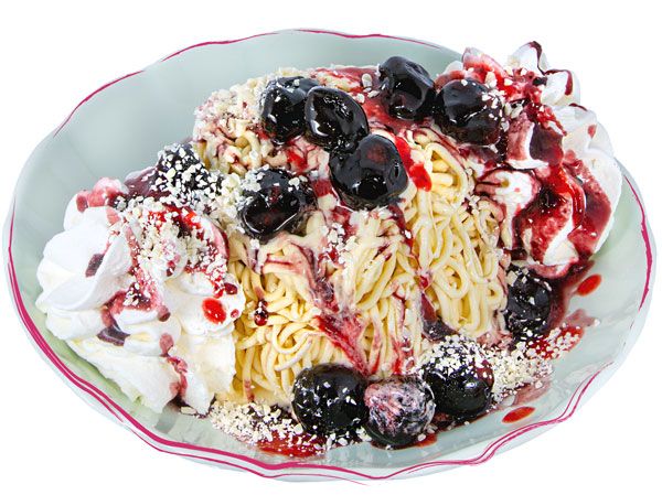 Amarena Spaghetti-Eis