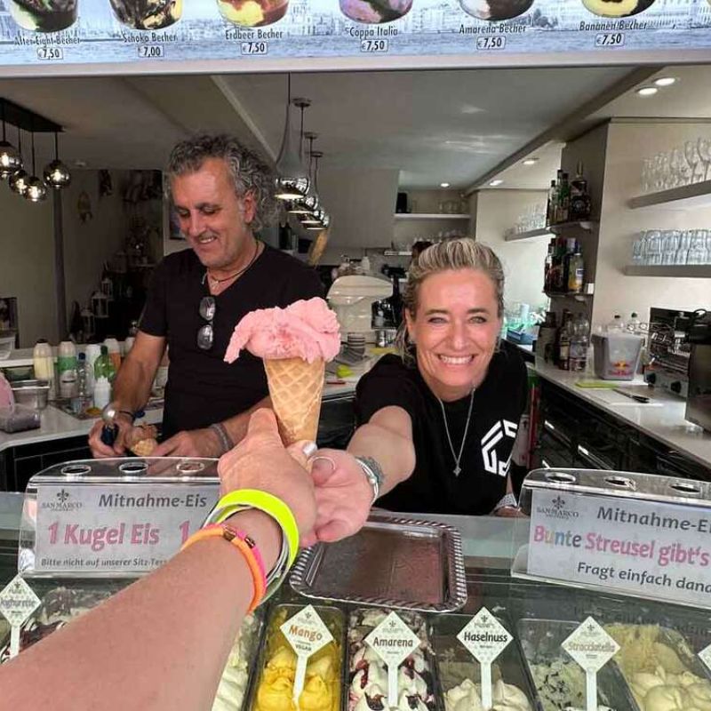 Eis - Strassenverkauf im Eiscafe San Marco / Rosenheim @Wonni