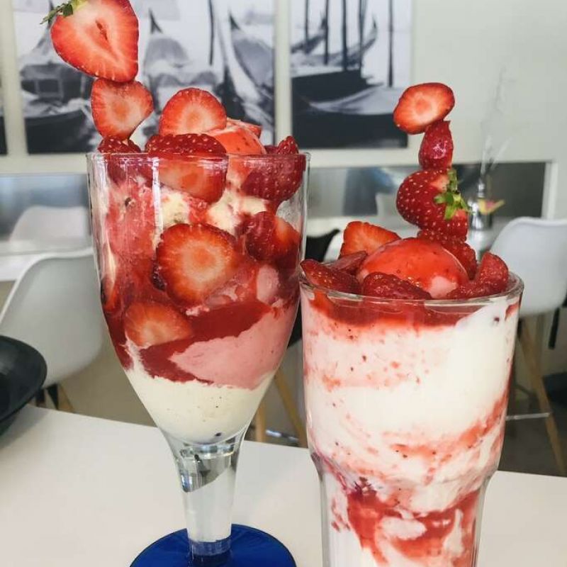 Erdbeer Eisbecher im Eiscafé San Marco
