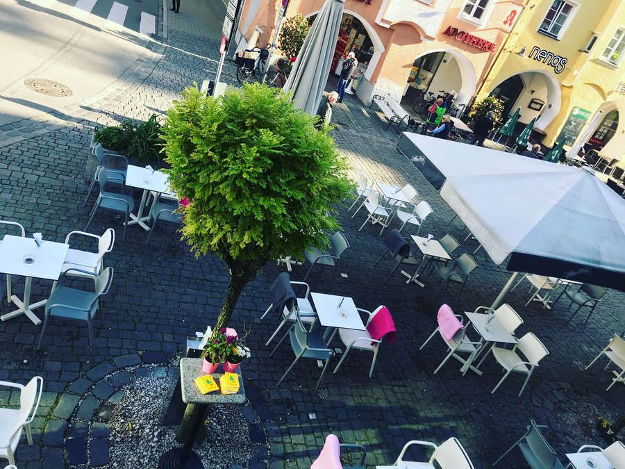 Terrasse in der Fußgängerzone / Rosenheim