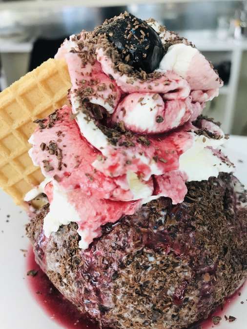 Eisbecher Tartufo