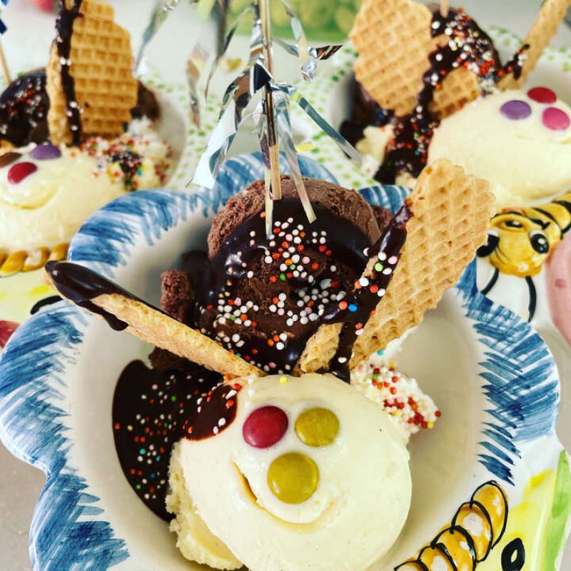 Kinder - Eis im San Marco